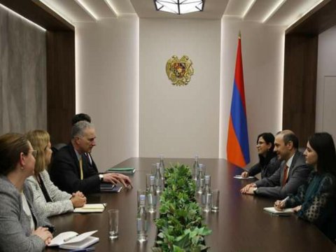 Lui Bono Qriqoryanla danışıqlar apardı 