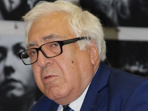 Allah iki dəfə gülür...