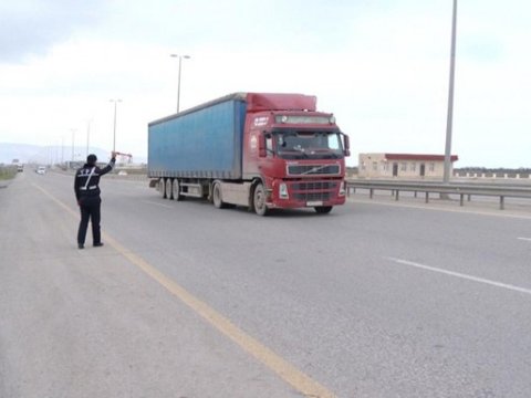Yol polisindən yük maşınlarının sürücülərinə XƏBƏRDARLIQ