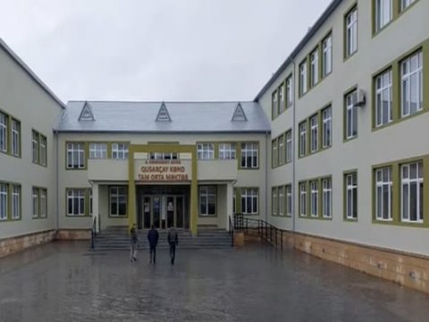 Şagirdə qarşı qeyri-etik hərəkət edən müəllim və direktor işdən çıxarıldı