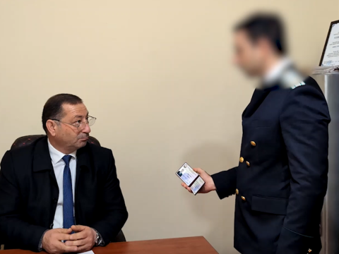 Azərbaycanda məmur rüşvətə görə HƏBS EDİLDİ - Anbaan görüntülər