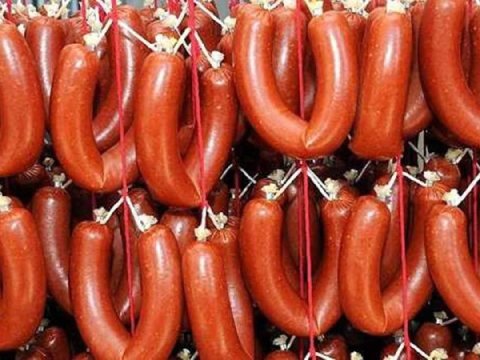 700 kiloqram at və eşşək əti ələ keçdi - Kolbasa hazırlayırmışlar...