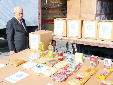AHİK 4200 ailəyə bayram sovqatı göndərib - FOTOLAR