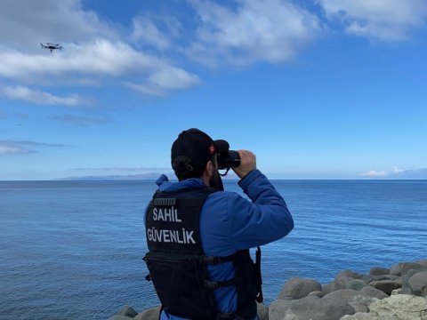 Türkiyə sahillərində miqrantları daşıyan qayıq batdı - 20 nəfər həyatını itirdi