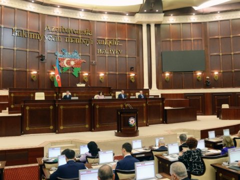 Deputatlar hökumətin hesabatına 