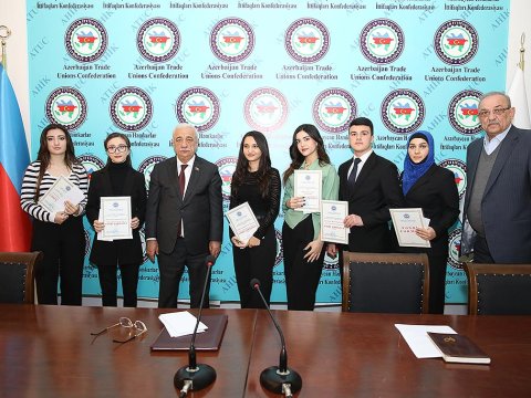 ATİAHİ tərəfindən Tələbələrə adlı təqaüd verilib - FOTO