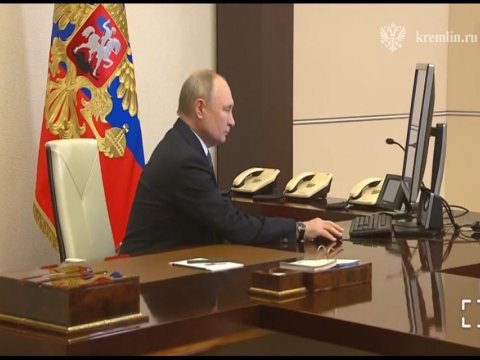 Putin onlayn səs verdi - VİDEO