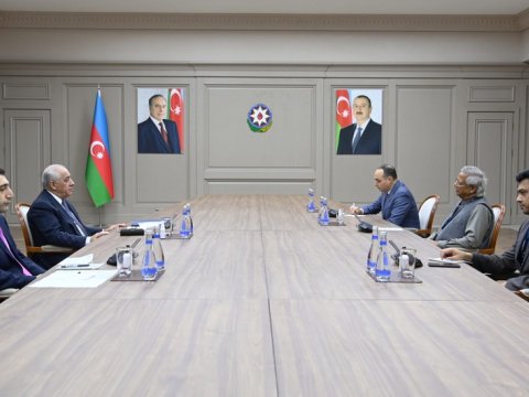 Əli Əsədov Məhəmməd Yunusla görüşdü