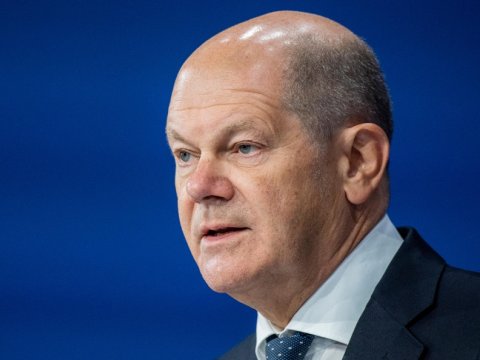 Şolts Yaxın Şərqə gedir