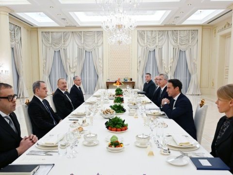 İlham Əliyev Stoltenberqlə geniş tərkibdə görüşdü 
