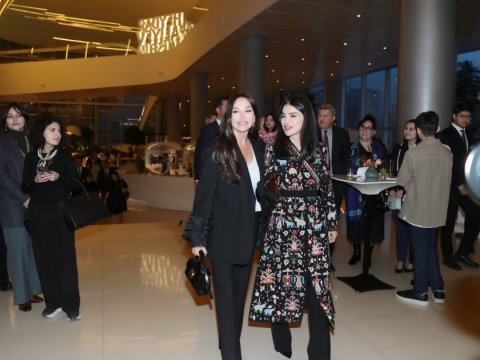 Mehriban Əliyeva sərgidə iştirak etdi - FOTOLAR