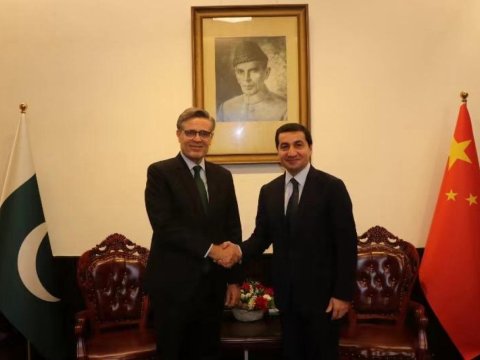 Hikmət Hacıyev Pakistan səfiri ilə görüşdü