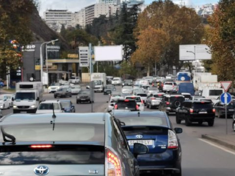 Gürcülər ən çox hansı rəngdə maşın SÜRÜRLƏR?