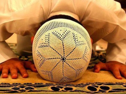 Namaz qılan, günahlarını təmizləyən sabiqlər - Eks-nazirlər, generallar, keçmiş başçılar