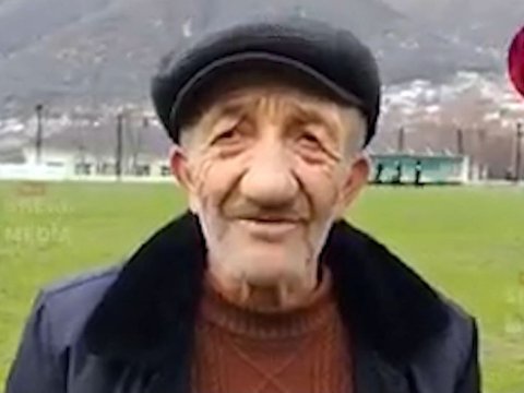 Pensiyasını bu dəfə futbol klubuna bağışladı - VİDEO