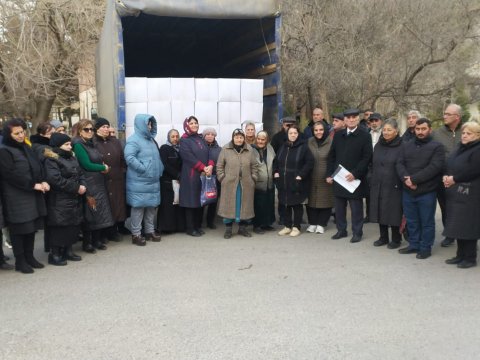 Ağalar Vəliyev şəhid ailələrinə və qazilərə bayram sovqatları göndərdi - FOTO