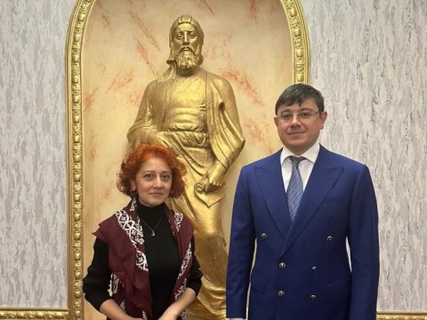 Komitə sədri Yaponiyada yaşayan azərbaycanlı pianoçu ilə görüşdü