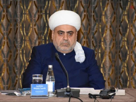 Allahşükür Paşazadə xalqı TƏBRİK ETDİ