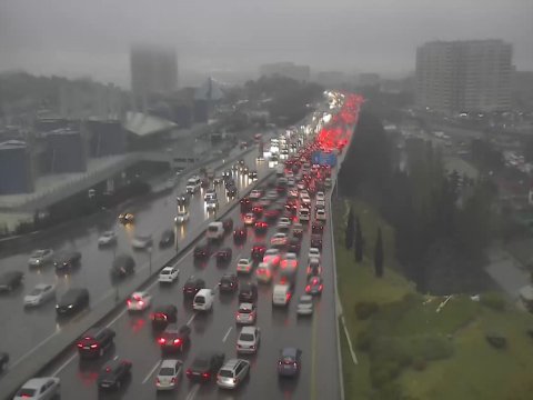 Hazırda Bakının əksər yollarında tıxac var - SİYAHI