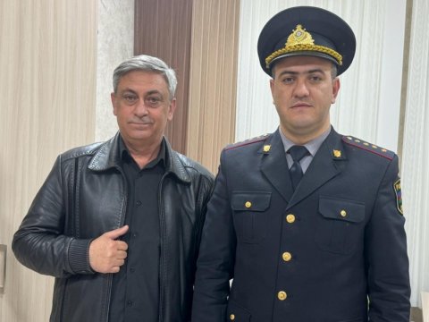 Sükan arxasında huşunu itirən xanıma kömək edən sürücü MÜKAFATLANDIRILDI