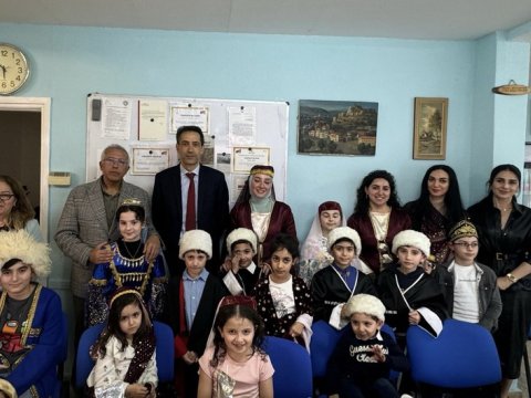 Haaqadakı Azərbaycan məktəbində Novruz şənliyi
