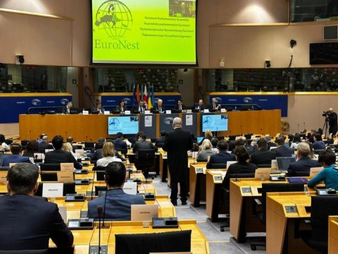 Deputat Avronestdə Simonyanı SUSDURDU