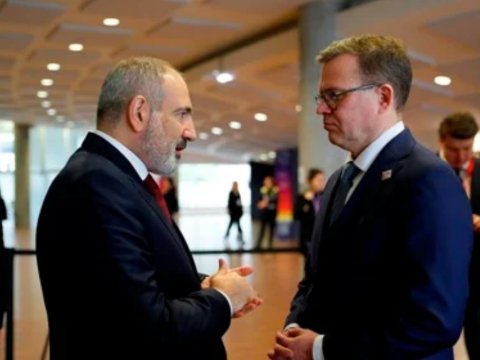 Paşinyan həmkarı ilə görüşdü 