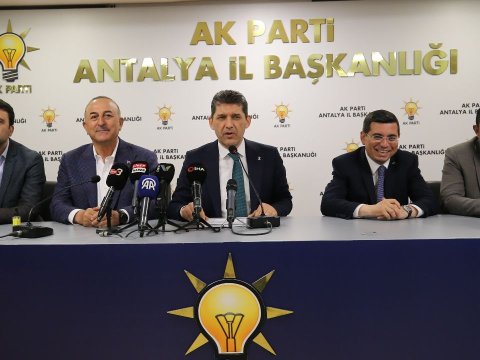 Müxlif partiyalardan minlərlə adam AKP-nin sıralarına qatıldı
