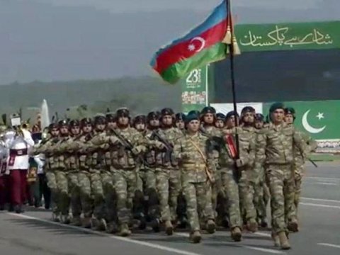 Hərbçilərimiz Pakistanda keçirilən paradda iştirak edirlər