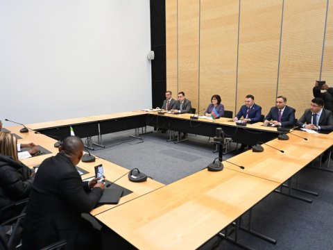 Spiker daha bir həmkarı ilə görüşdü - FOTO