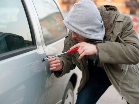 Bakıda avtomobildən oğurluq edənlər SAXLANILDI