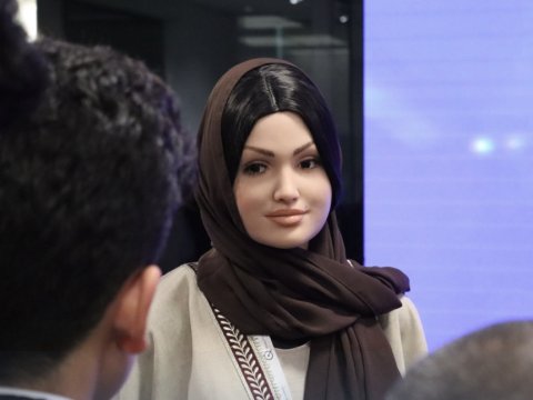 Səudiyyənin ilk insanabənzər robotu - Seks və siyasətdən danışmır