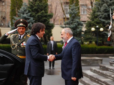 Kobaxidze Paşinyanla görüşdü