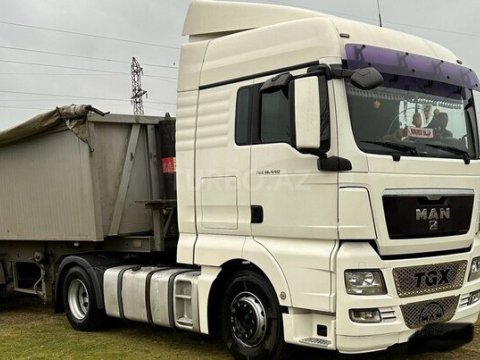 Abşeronda yük maşını qaçırıldı