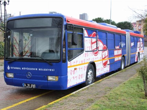 İstanbul bələdiyyəsi evsizlər üçün səyyar hamam-avtobus istifadəyə verib