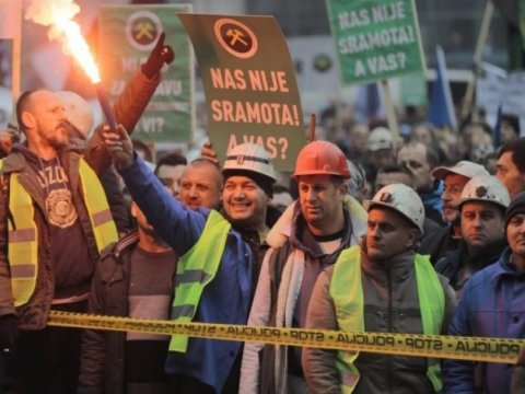 Yüzlərlə fermer ayağa qalxdı