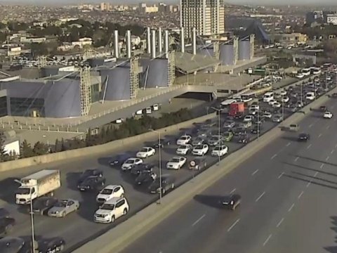 Bakının əsas yollarında TIXAC var