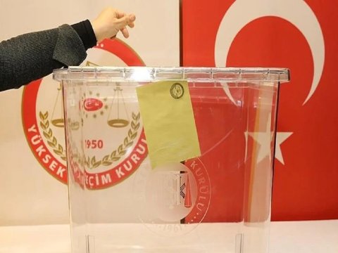 Türkiyə seçkiləri: İstanbulun yerli bələdiyyələrində kim QALİB GƏLƏCƏK?