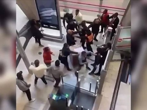 PKK tərəfdarları Fransada hücum etdi - VİDEO