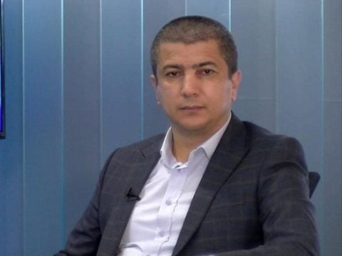 O, həm də siyasi şərhçidir...