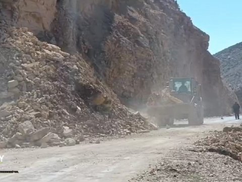Uçma təhlükəsi olan qaya parçası partladıldı - FOTO