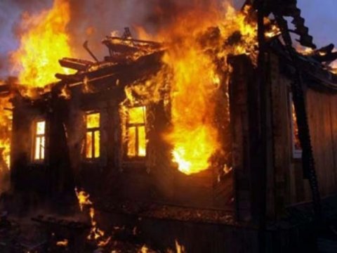 Ev əşyaları ilə birgə YANDI