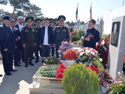 Milli Qəhrəman Şükür Həmidov məzarı başında anıldı - FOTO