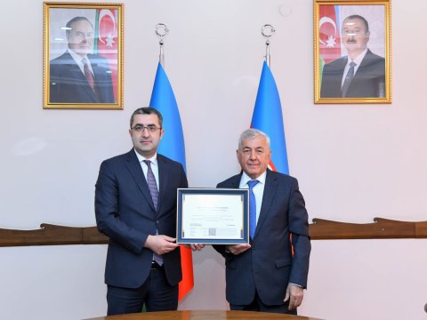 BMU-ya akkreditasiya şəhadətnaməsi təqdim edildi