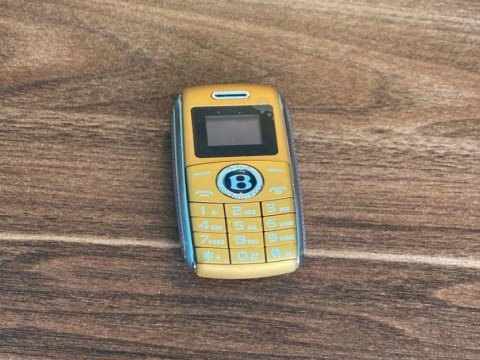 Həbsxanaya telefon keçirmək istədi