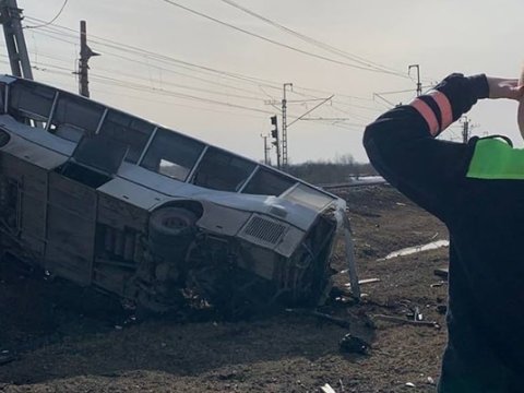 Rusiyada avtobus sürət qatarı ilə toqquşdu - 8 ölü