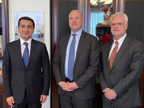 ABŞ rəsmisi Bakıda: Hikmət Hacıyevlə sanksiyaları müzakirə etdi