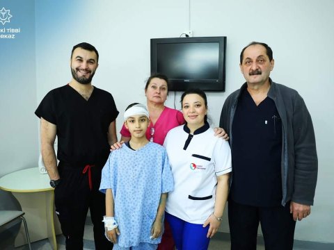 İt dişləməsi səbəbindən xəstəxanaya yerləşdirilən azyaşlı evə buraxıldı