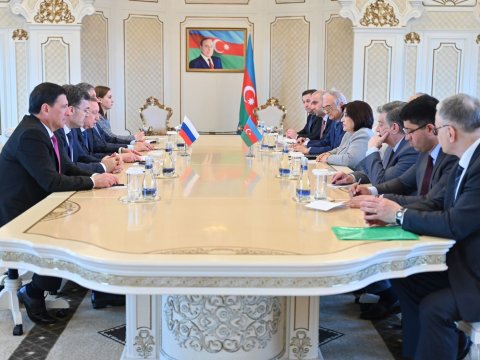 Spiker Aleksandr Beqlovun başçılıq etdiyi nümayəndə heyəti ilə görüşdü