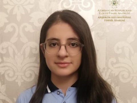 İmtahanda 300 bal toplayan Şəbnəmin FOTOSU